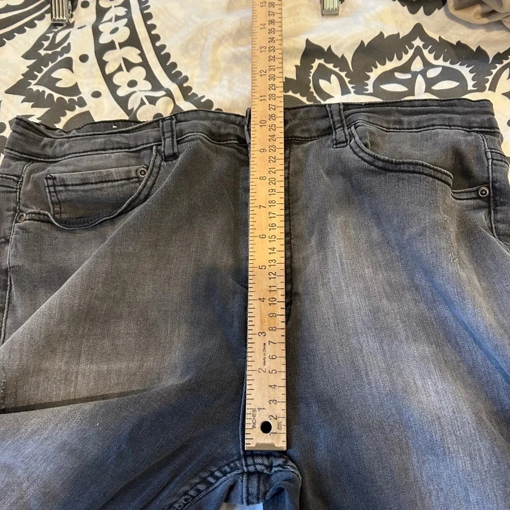 Judy Blue 1XL Black Wash Distressed High Rise Cropped Raw‎ Hem Jeans 33